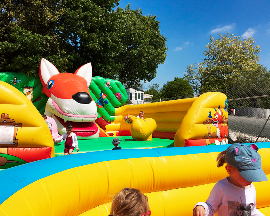 Camping Les Ormeaux Aire de jeux enfants 04b