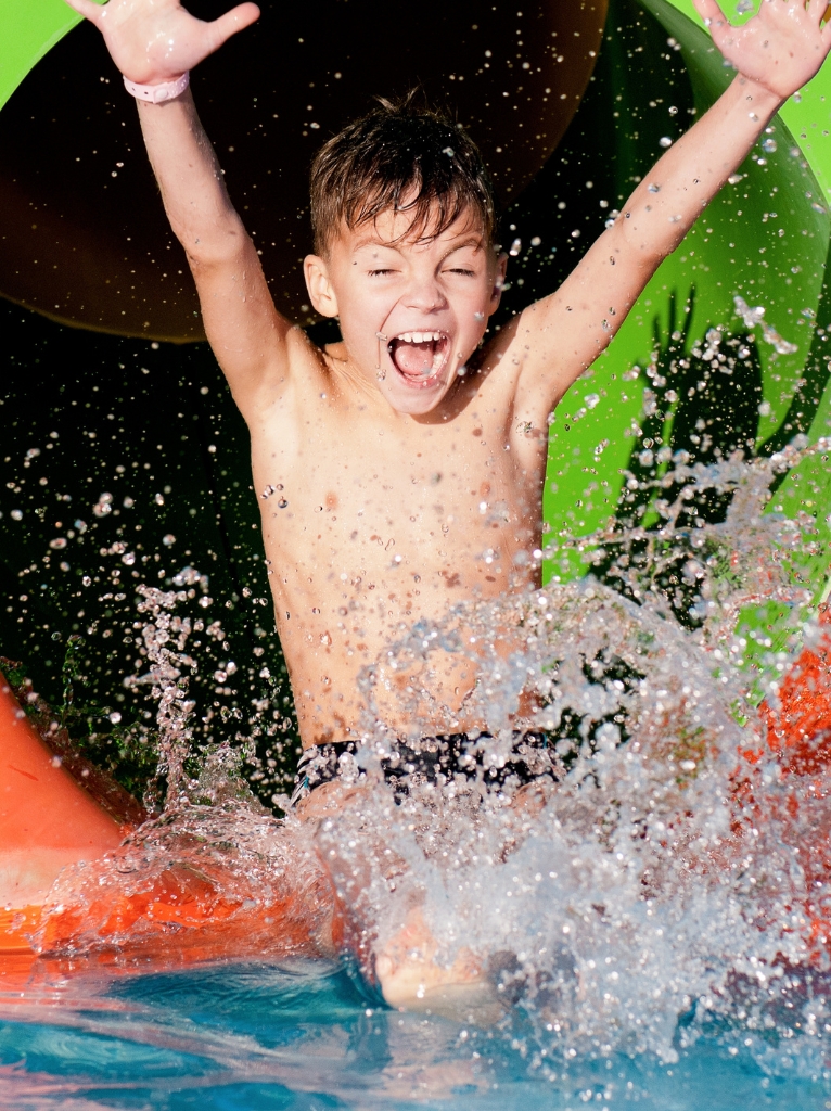 camping les ormeaux espace aquatique et toboggans